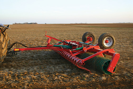 kverneland walze im einsatz auf dem feld