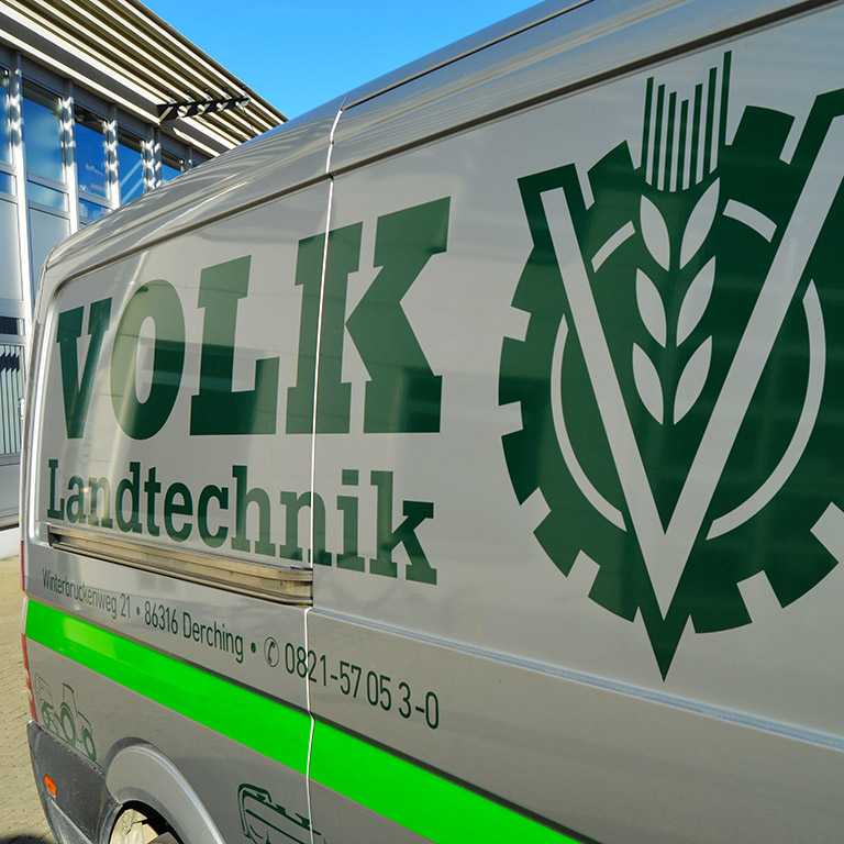 volk landtechnik mobiler service van mit logo an der seite