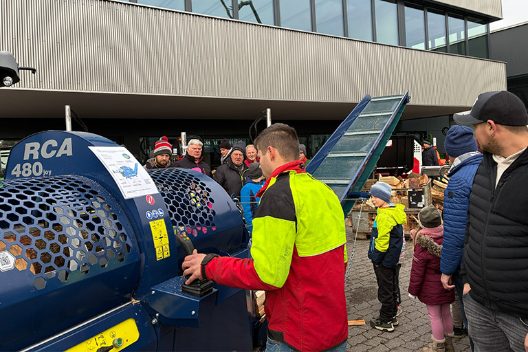 Adventsausstellung 2025: 5.000 Besucher und ein gelungener Jahresausklang für Firma Volk 8 Maschinenvorführung
