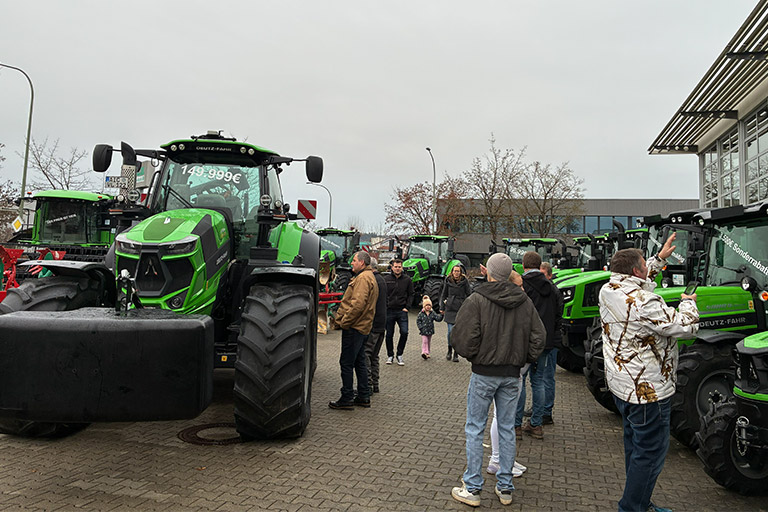Adventsausstellung 2025: 5.000 Besucher und ein gelungener Jahresausklang für Firma Volk 7 Volk-Hof-mit-Traktoren