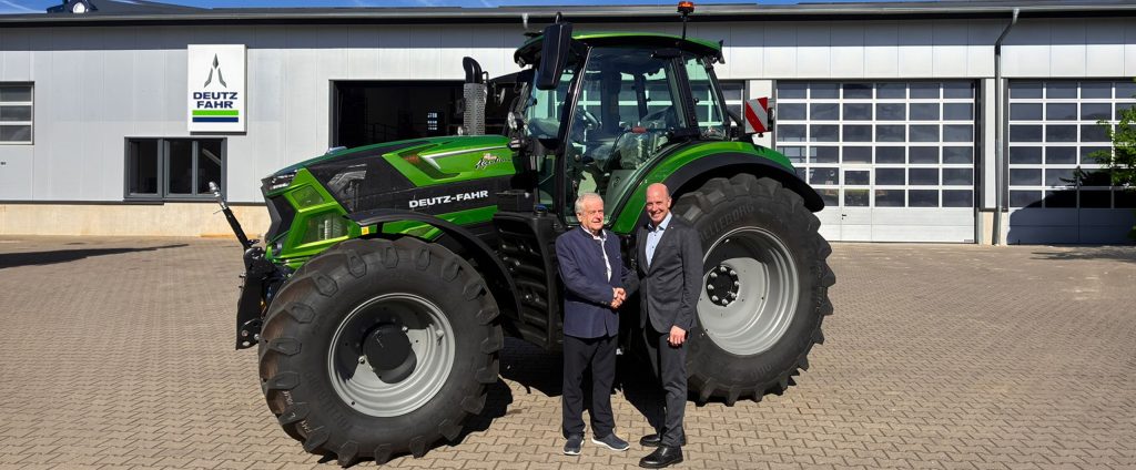 Johannes Moser und Siegfried Peter Handschlag