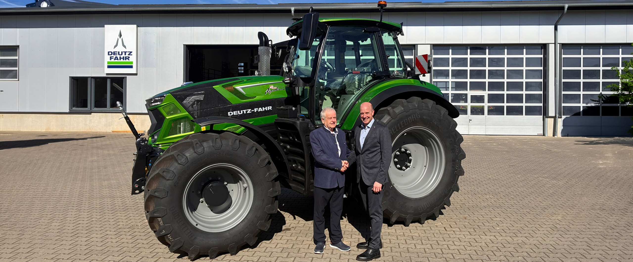 Johannes Moser und Siegfried Peter Handschlag